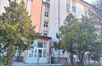 Kiadó Bicskei csúsztatott zsalus lakás hirdetés (74133482)