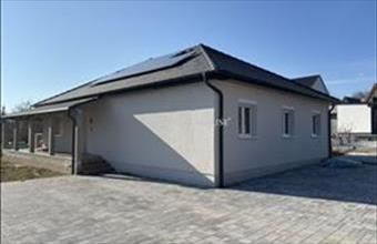 Eladó Balatonkenesei családi ház hirdetés (33343777)