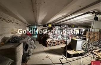 Kiadó Budapest VI. kerületi üzlethelyiség utcafronton hirdetés (46918857)