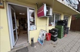 Eladó Fóti üzlethelyiség udvarban hirdetés (51687343)