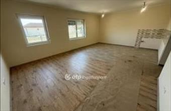 Eladó Tiszakécskei sorház hirdetés (81339722)