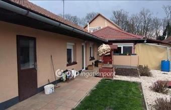 Eladó Békéscsabai családi ház hirdetés (13343346)