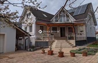 Eladó Veszprémi családi ház hirdetés (29498749)