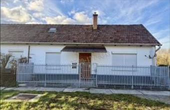 Eladó Komáromi tégla lakás hirdetés (26732938)