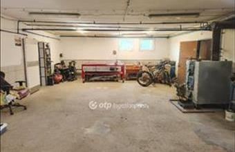 Eladó Nagyvenyimi családi ház hirdetés (44793295)