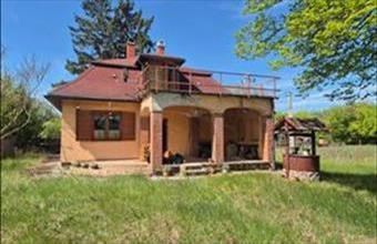 Eladó Bakonybánki családi ház hirdetés (47555437)