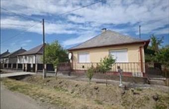 Eladó Kisari családi ház hirdetés (57479854)