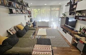 Eladó Egeri csúsztatott zsalus lakás hirdetés (19437375)