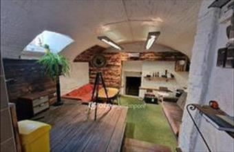 Eladó Budapest III. kerületi üzlethelyiség utcafronton hirdetés (35978272)