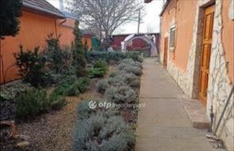 Eladó Csongrádi családi ház hirdetés (34347733)