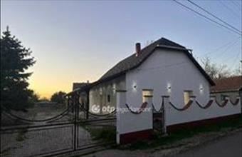 Eladó Tápiószelei családi ház hirdetés (32449949)