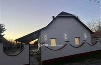 Eladó Tápiószelei családi ház hirdetés (34834372)