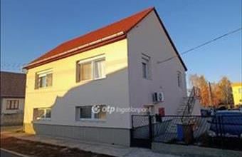 Eladó Jászfényszarui családi ház hirdetés (13332384)