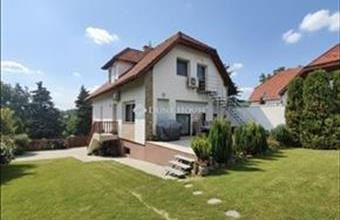 Eladó Balatongyöröki családi ház hirdetés (32345365)