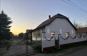 Eladó Tápiószelei családi ház hirdetés (53452384)