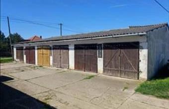 Eladó Szarvasi egyedi garázs hirdetés (84696924)
