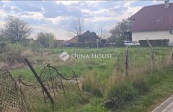 Eladó Úri lakóövezeti telek hirdetés (84843333)