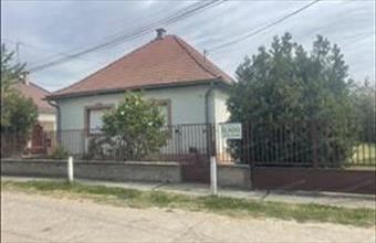 Eladó Bajai családi ház hirdetés (72927414)