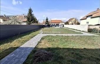Eladó Budapest XVIII. kerületi lakóövezeti telek hirdetés (86798792)