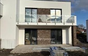 Eladó Balatonakarattyai tégla lakás hirdetés (34529252)