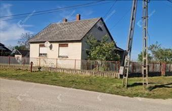 Eladó Bakonybánki családi ház hirdetés (79355565)