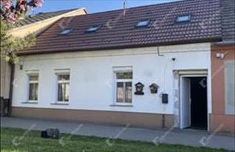 Eladó Hegyeshalomi tégla lakás hirdetés (93155836)