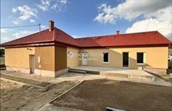 Eladó Mikebudai családi ház hirdetés (89377843)