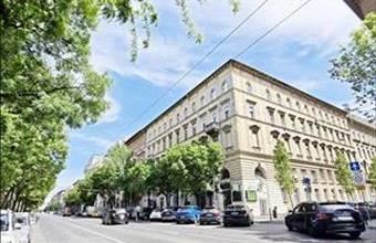 Eladó Budapest VI. kerületi üzlethelyiség utcafronton hirdetés (72341551)