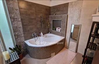 Eladó Budapest III. kerületi családi ház hirdetés (37273524)