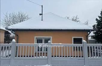 Eladó Nagykátai családi ház hirdetés (23724437)