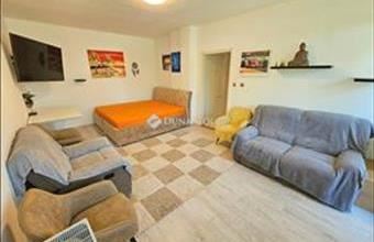 Eladó Budapest II. kerületi csúsztatott zsalus lakás hirdetés (35394645)
