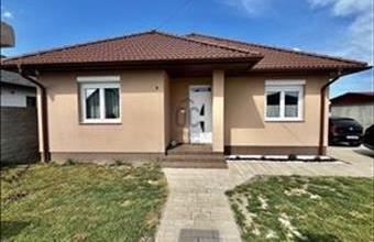 Eladó Mosonszolnoki családi ház hirdetés (93399634)