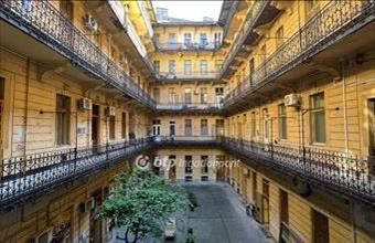 Kiadó Budapest V. kerületi üzlethelyiség udvarban hirdetés (47364454)