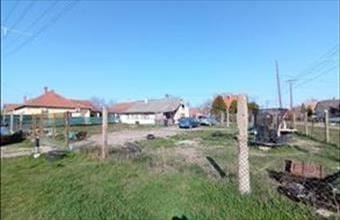Eladó Izsáki lakóövezeti telek hirdetés (73312578)