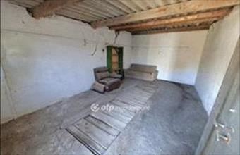 Kiadó Bajai egyedi garázs hirdetés (76343247)