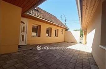 Eladó Gyöngyösi családi ház hirdetés (64393748)