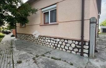 Eladó Pusztacsaládi családi ház hirdetés (97634793)