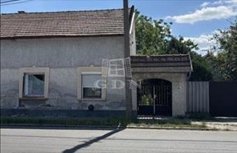Eladó Komáromi tégla lakás hirdetés (93892944)