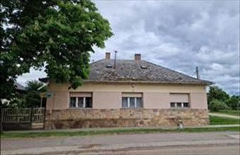 Eladó Jászapáti családi ház hirdetés (32324322)