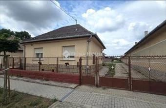 Eladó Újhartyáni családi ház hirdetés (46345564)
