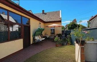 Eladó Budapest XV. kerületi családi ház hirdetés (43762482)