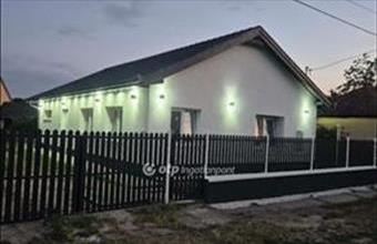Eladó Tápiószelei családi ház hirdetés (25226384)