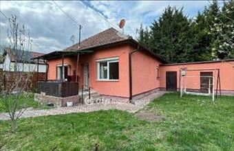 Eladó Budakalászi családi ház hirdetés (37323272)