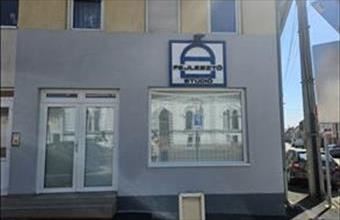 Eladó Pápai üzlethelyiség utcafronton hirdetés (71954459)