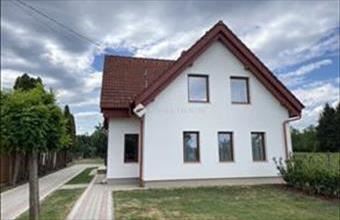 Kiadó Egyházasrádóci családi ház hirdetés (32743694)