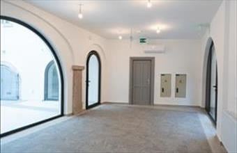 Eladó Győri üzlethelyiség utcafronton hirdetés (37863844)