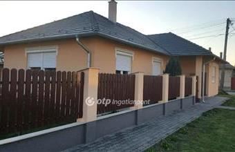 Eladó Kunszentmártoni családi ház hirdetés (46249643)