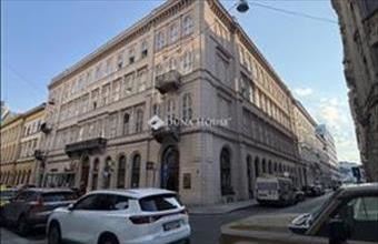 Eladó Budapest V. kerületi üzlethelyiség utcafronton hirdetés (64732377)