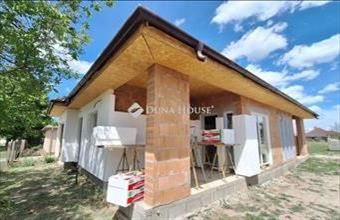 Eladó Pusztaszabolcsi családi ház hirdetés (42131653)