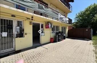 Eladó Fóti üzlethelyiség utcafronton hirdetés (78619467)